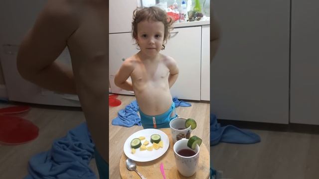 Маша приглашает в своё кафе смотреть онлайн