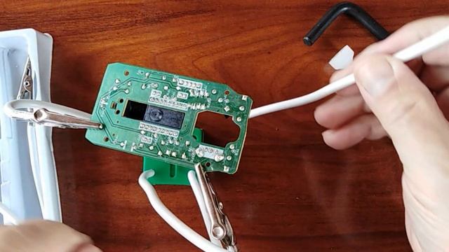 УНИКАЛЬНЫЙ ИНСТРУМЕНТ ДЛЯ НАЧИНАЮЩИХ ЭЛЕКТРОНЩИКОВ И НЕ ТОЛЬКО… Держатель для пайки - третья рука смотреть онлайн