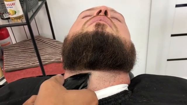 ?Barber Shows How To Shape Up Your Beard ? Как Правильно Стричь Бороду ? смотреть онлайн