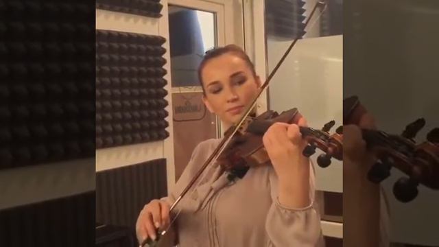 Анфиса Чехова играет на скрипке ! смотреть онлайн