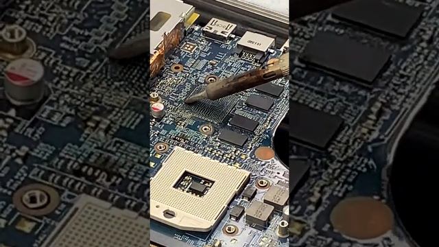 Отрывок с практического занятия по BGA пайке. смотреть онлайн