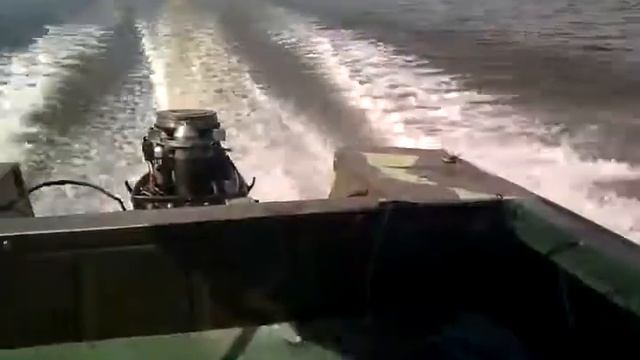 Катаюсь на лодке Днепр по Днепру близ Киева. Мотор Вихрь-30. Август 2017. смотреть онлайн