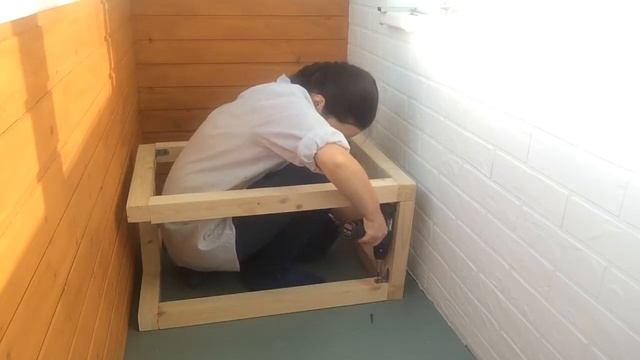 ЯЩИК НА БАЛКОН / Овощной ЯЩИК-ЛАВОЧКА для балкона / Девушка сделала откидной ящик на балкон смотреть онлайн