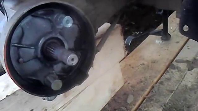 снятие заднего колеса и замена тормозных колодок на скутере смотреть онлайн