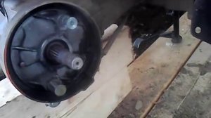 снятие заднего колеса и замена тормозных колодок на скутере