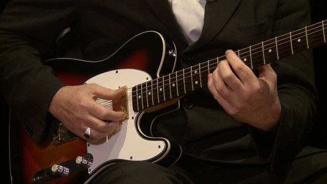 A really easy way to add some jazzy chords to a twelve bar blues. смотреть онлайн