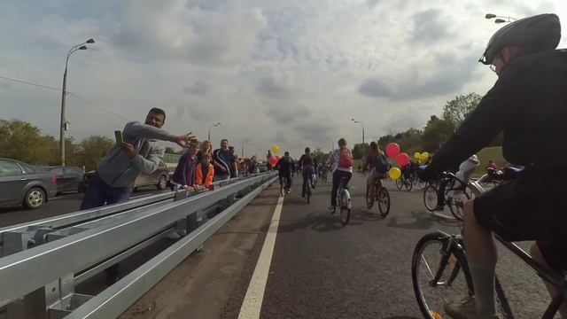 Велопарад в День Города (868 лет Москвы) смотреть онлайн