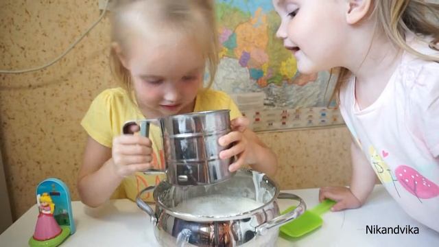 Готовим Шарлотку с яблоками // Cамый вкусный рецепт // Nikandvika смотреть онлайн