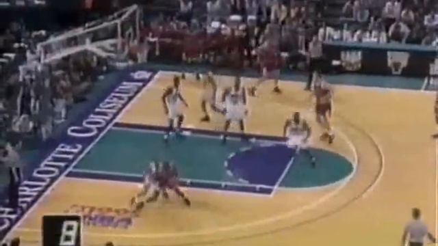 Great defense on Michael Jordan by Muggsy Bogues смотреть онлайн