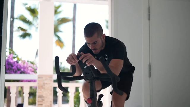 Cadenza Fitness S40 Electromagnetic Indoor Cycle смотреть онлайн