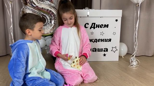 25.10.2020г /ДЕНЬ РОЖДЕНИЯ Маши 8 лет! Много ПОДАРКОВ Apple Airpods в Киеве / Days Family смотреть онлайн