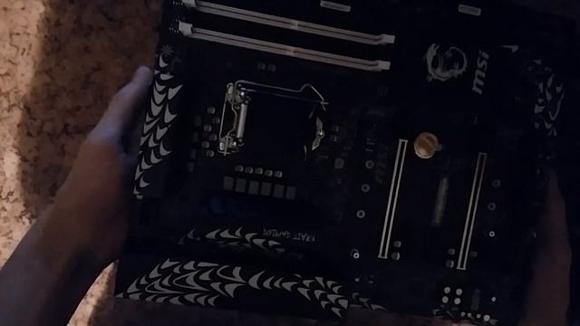 Распаковка MSI KRAIT GAMING Z370, браковоное крепление кожуха