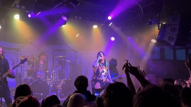 Lost in Darkness - Escape the Fate - Live at The Gov, Aus 20 April 2023 смотреть онлайн