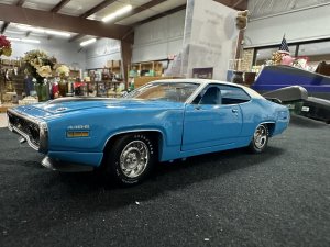 Auto World Ertl 1971 год - Plymouth RoadRunner 1-к -18 Редкая модель