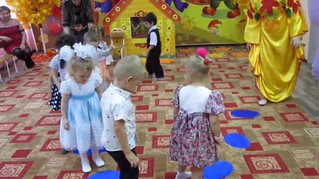 12 группа Аттракцион "Перепрыгни через лужи" смотреть онлайн
