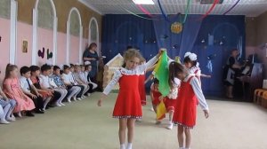 танец с платочками старшая группа