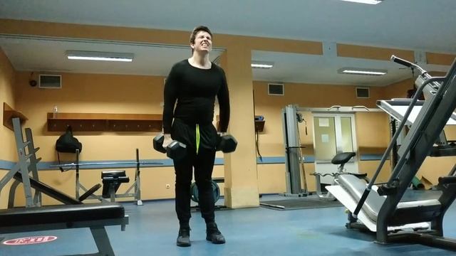 Подъем 20 кг гантелей на бицепс стоя по 15 повторений! 9.03.2021! смотреть онлайн