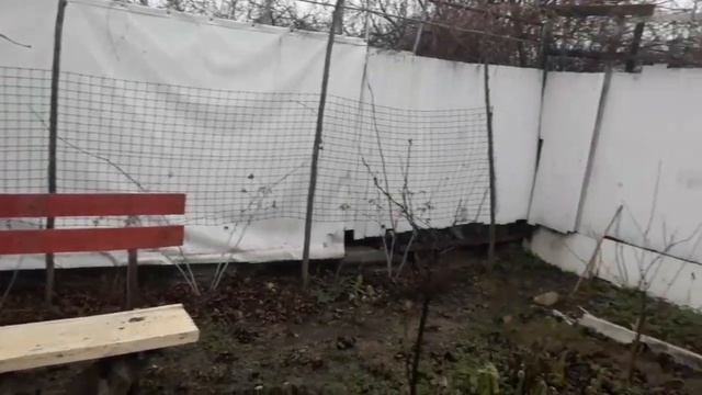 Декабрь 2022 / САД СПИТ А В ВОЗДУХЕ ТРЕВОГА/ Пришёл проведать нашу дачу / Укрытие винограда на зиму смотреть онлайн