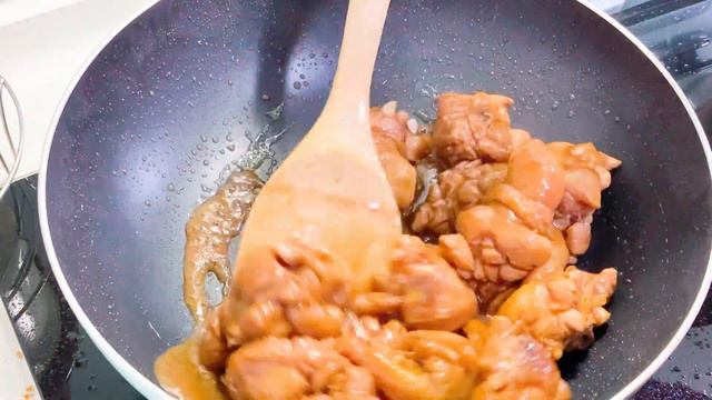 【花雕雞】花雕酒的醇厚與雞肉的鮮甜相結合，產生了奇妙的香味，一道讓人驚豔的宴客菜，原來不難做