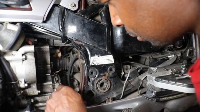 How to remove and install 1988 - 2000 Honda GL1500 - Honda Valkyrie Clutch. Ep.577 смотреть онлайн