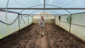 Большая самодельная металлическая теплица под плёнку