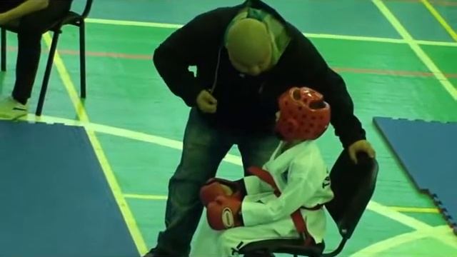 Соломончук Максим спарринг(Таэквондо итф\Taekwondo itf).flv смотреть онлайн