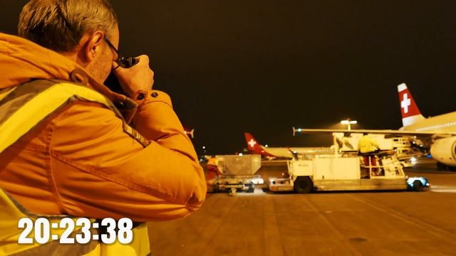 24 Stunden am Flughafen mit 1 Kamera mit Fixbrennweite смотреть онлайн