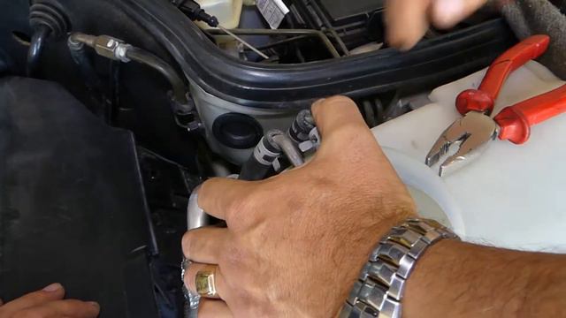 MERCEDES CLK W208 W202 WINDSHIELD WASHER RESERVOIR смотреть онлайн