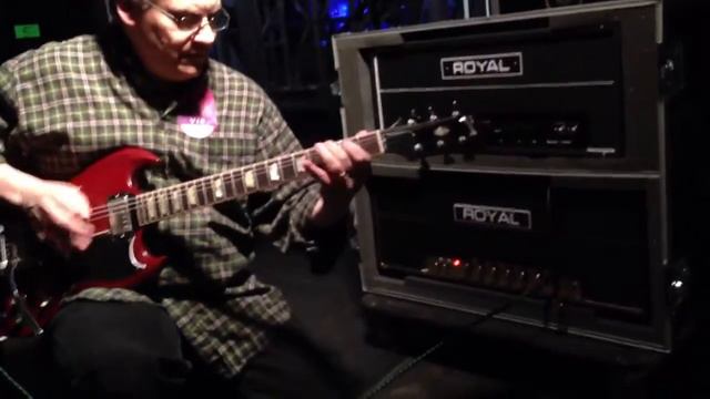 Playing Royal amps under the Carrie Underwood Stage смотреть онлайн