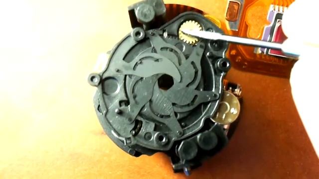 Hogyan működik? Fuji FinePix S5000 blende mozgás közben 6-blade iris how It Works смотреть онлайн