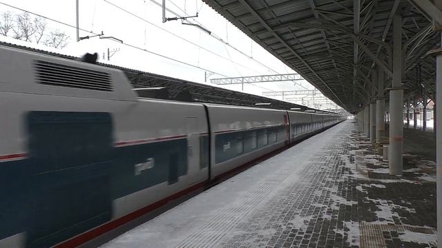 Электровоз ЭП20-012 (ТЧЭ-6) со скоростным поездом Talgo 250 "Стриж" №708М Москва - Нижний Новгород. смотреть онлайн