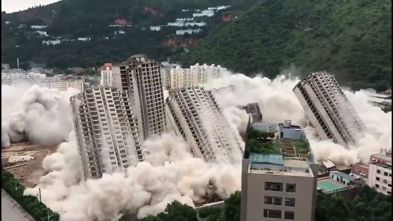 In 45 seconds, 15 unfinished buildings turned into ruins смотреть онлайн