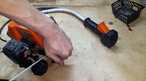 Не реагирует на газ бензокоса, давится, глохнет - признаки забитого нагаром глушителя