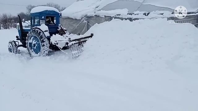 Спасаем теплици от снега. Т- 40 смотреть онлайн