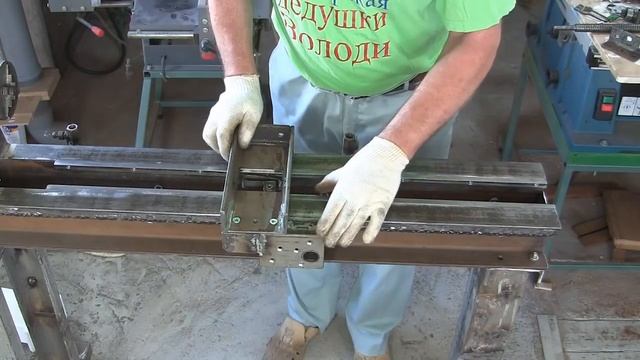 Суппорт самодельного токарного станка по дереву. Support of homemade lathe for wood. смотреть онлайн
