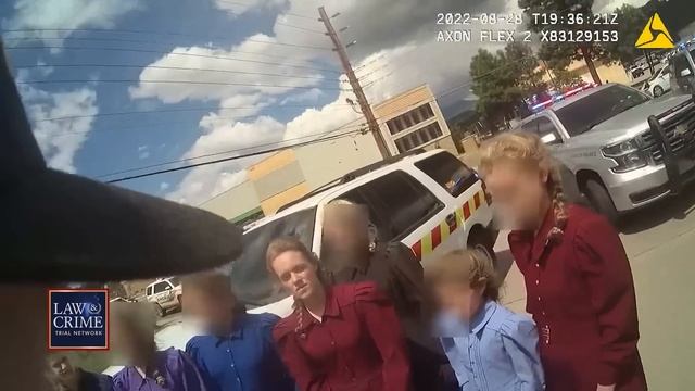 Polygamist Cult 'Prophet' Faces Kidnapping Charges for Towing Underage Girls in Trailer with Wives смотреть онлайн