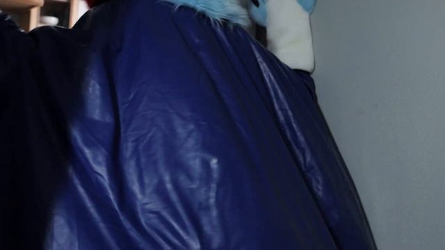 Zaros Gets Wedged In a Doorframe... смотреть онлайн