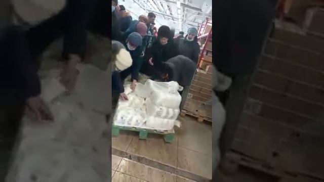Сахар мешками в магазине в Марксе