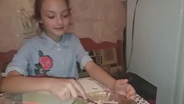 Готовим слоёный салатик с Анюткой из того что есть. смотреть онлайн