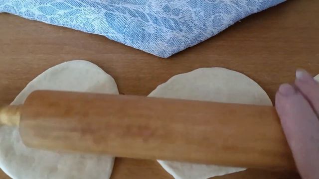 Дрожжевые пирожки и с мясом, и с яйцом и зеленым луком. А рассада подождёт 🥞🙂 смотреть онлайн