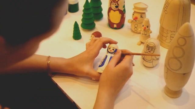 Пример раскраски снегурочки (деревянные игрушки) смотреть онлайн