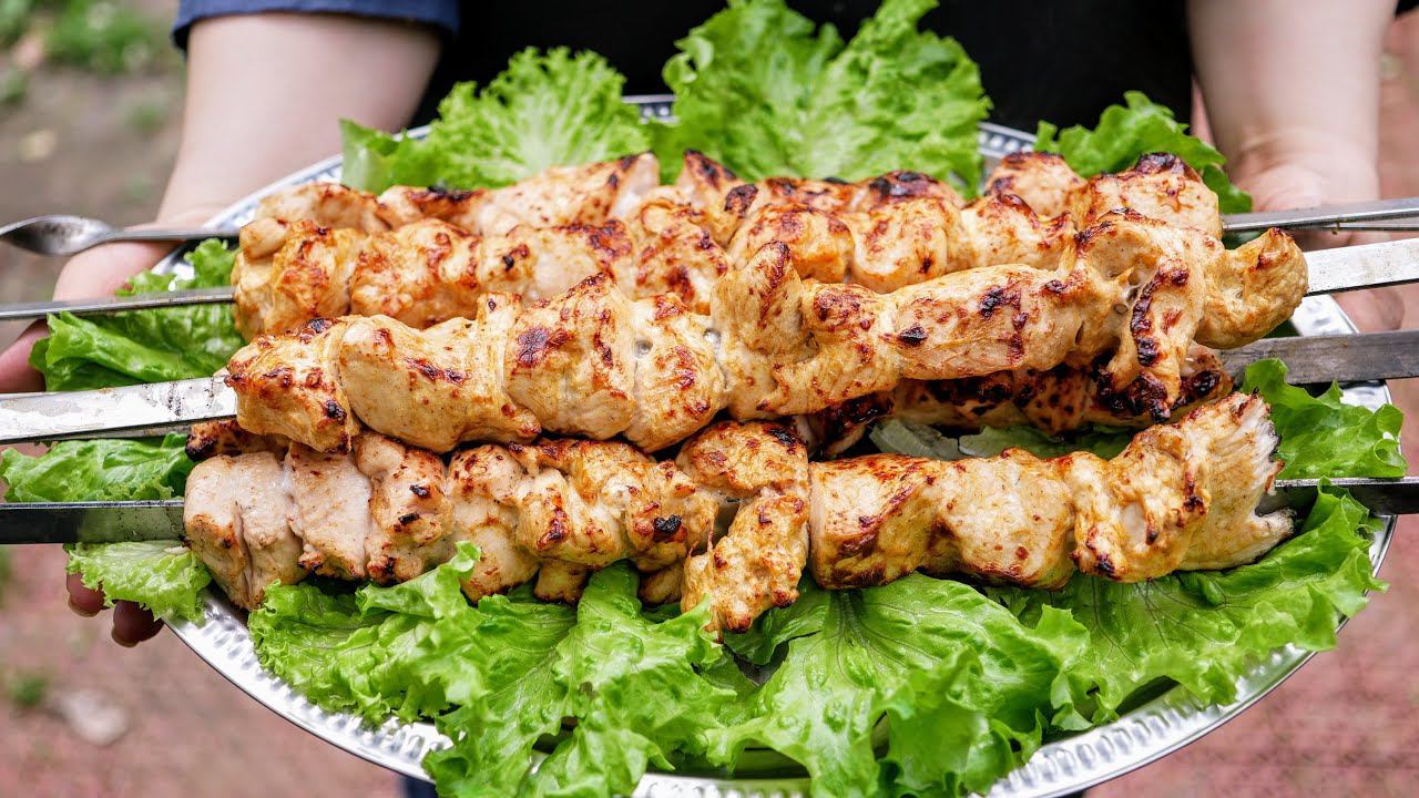 Как правильно приготовить СОЧНЫЙ шашлык из КУРИНОЙ грудки. Цыганка готовит. смотреть онлайн