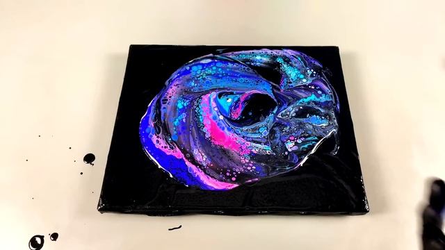 Galaxy Colors in a Flip Cup - Amazing Abstract Art on a Negative Background смотреть онлайн