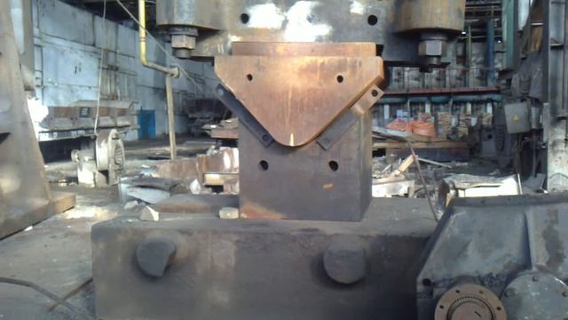 ЮУМЗ - ОРСК . Свободная ковка. 6000 т пресс -часть участка оснастки. N332 смотреть онлайн