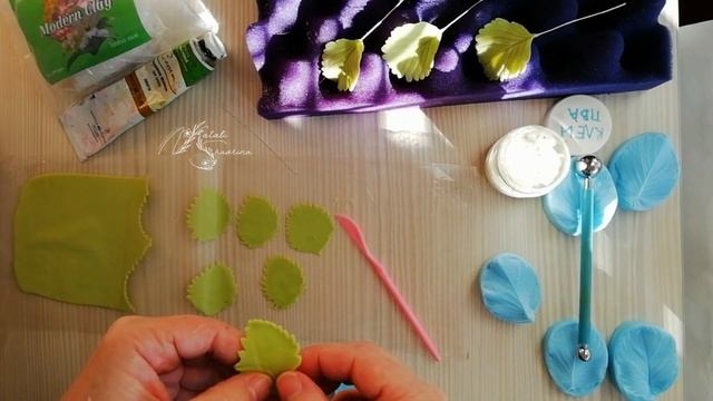 Листья клубники из холодного фарфора. Diy. Strawberry leaves made from cold porcelain. Мастер-класс смотреть онлайн
