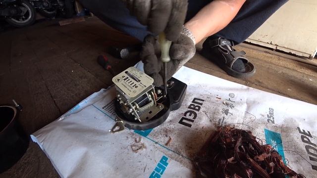 Цены на металлолом ростут, Всё пускаю на разбор, Буду сдавать всë! смотреть онлайн