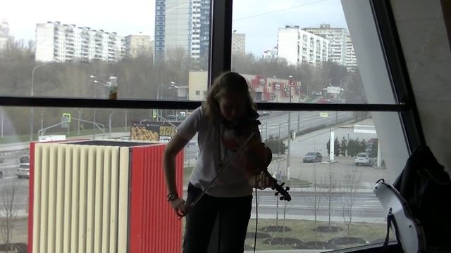 Музыка в метро. Александра Лойка. Новая скрипачка в нашей рубрике.10.04.2023 смотреть онлайн