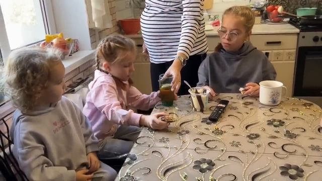 ДАЖЕ НА КАНИКУЛАХ ДЕТИ ЗАНЯТЫ ВЕСЬ ДЕНЬ. СОФИЯ ПОКАЗЫВАЕТ СВОИ ПОКУПКИ. 30.10.23. смотреть онлайн