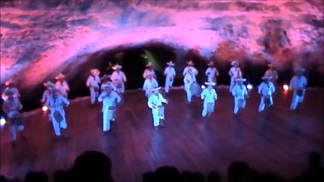 Вечернее представление в парке Шкарет Мексика .(Evening show at Xcaret Park Mexico) смотреть онлайн