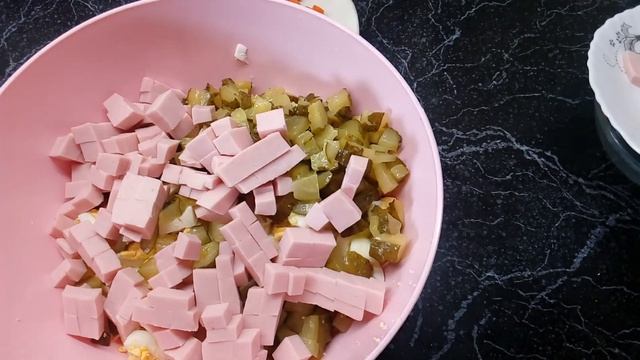 Готовим салат Оливье с оливковым маслом!!! смотреть онлайн